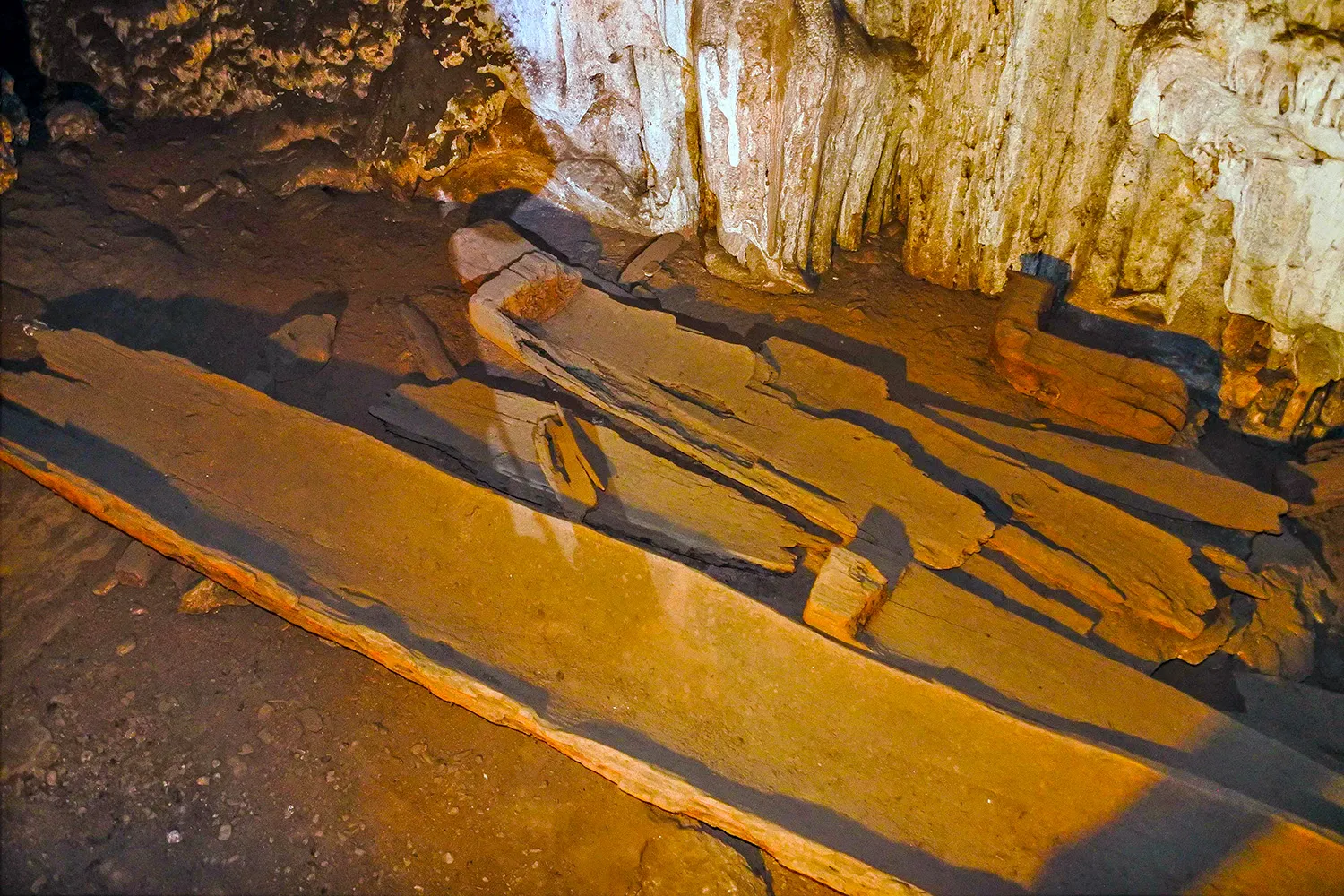 Tham Peeman Cave