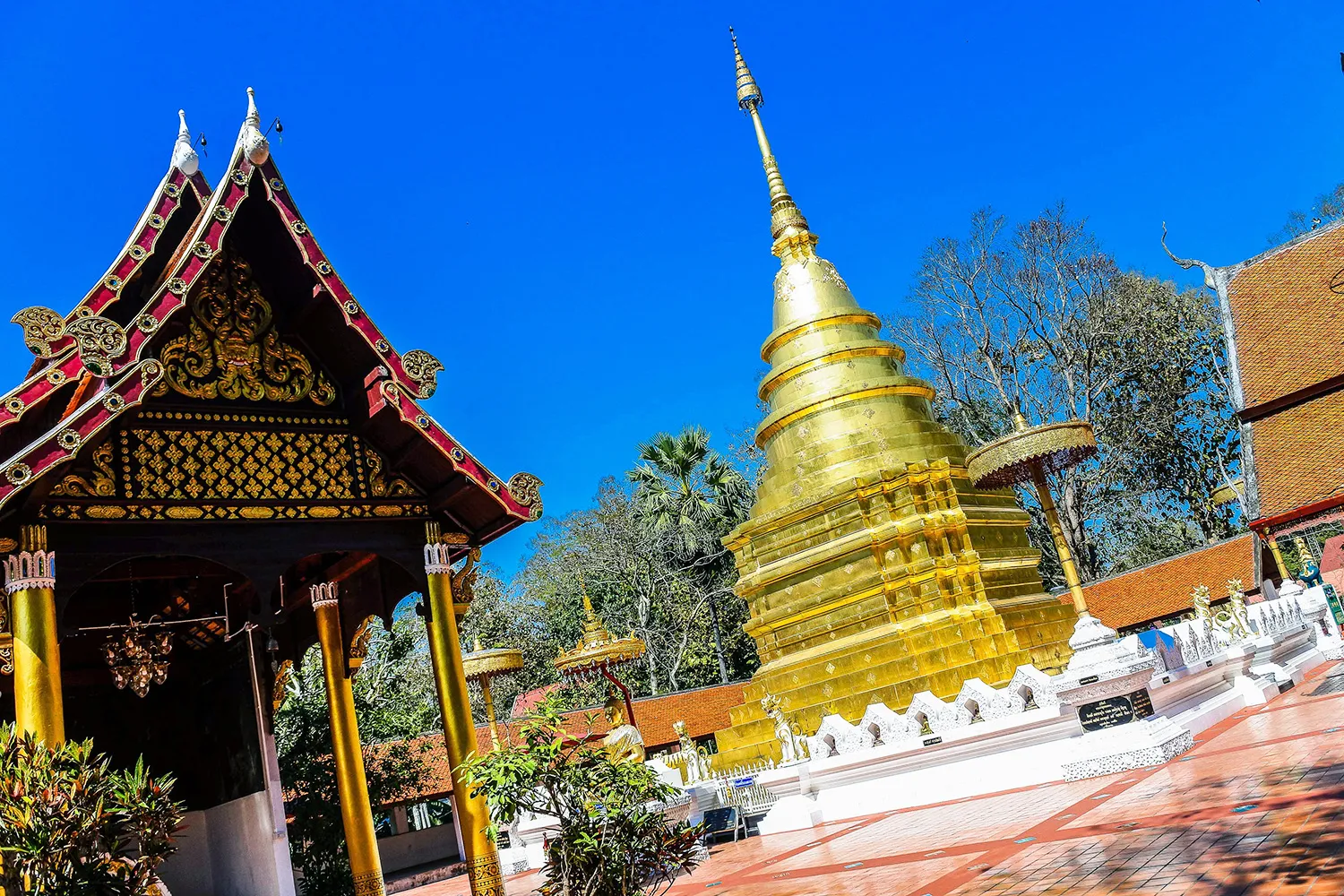 Wat Phra That Chom Thong Temple